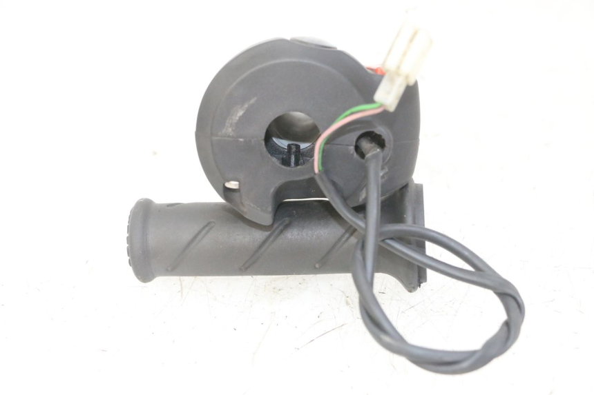 photo de COMANDO DIREITO PEUGEOT ELYSTAR 125 (2002 - 2007) - Zoom do estado de desgaste