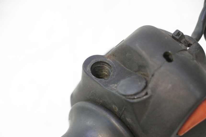 photo de COMANDO DIREITO PEUGEOT ELYSTAR 50 (2002 - 2014) - Zoom do estado de desgaste