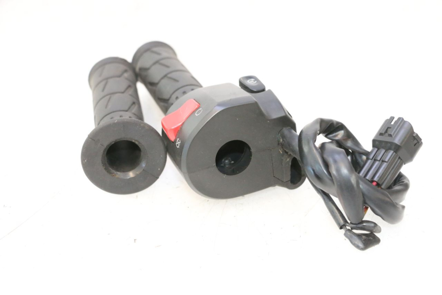 photo de COMUTADOR DIREITO KAWASAKI ER-6 ER6 N 650 (2005 - 2009) - Outro ângulo de visão