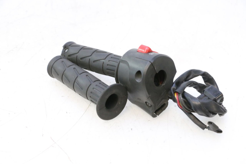 photo de COMUTADOR DIREITO KAWASAKI ER-6 ER6 N 650 (2005 - 2009) - Pontos de fixação