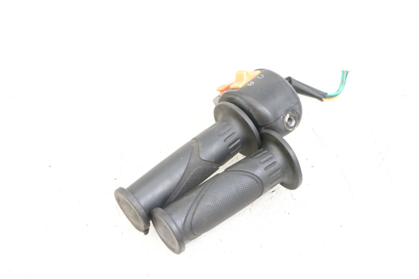 photo de COMANDO DIREITO JM MOTORS EVOLIS 4T 50 (2018 - 2022) - Pontos de fixação