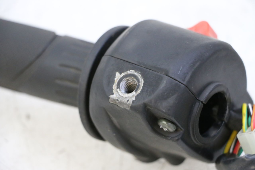 photo de COMANDO DIREITO JM MOTORS EVOLIS 4T 50 (2018 - 2022) - Pontos de fixação