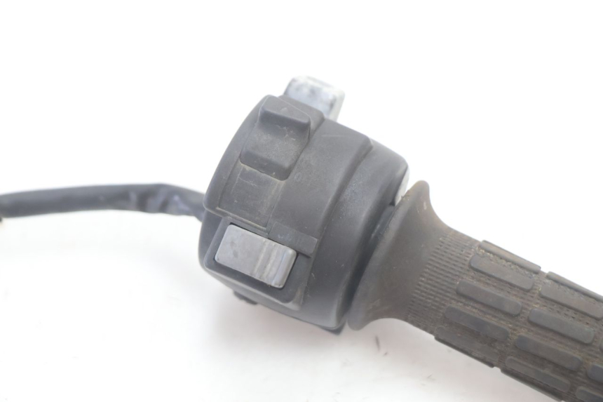 photo de COMUTADOR DIREITO MBK EVOLIS 80 (1993 - 1999) - Detalhe da peça