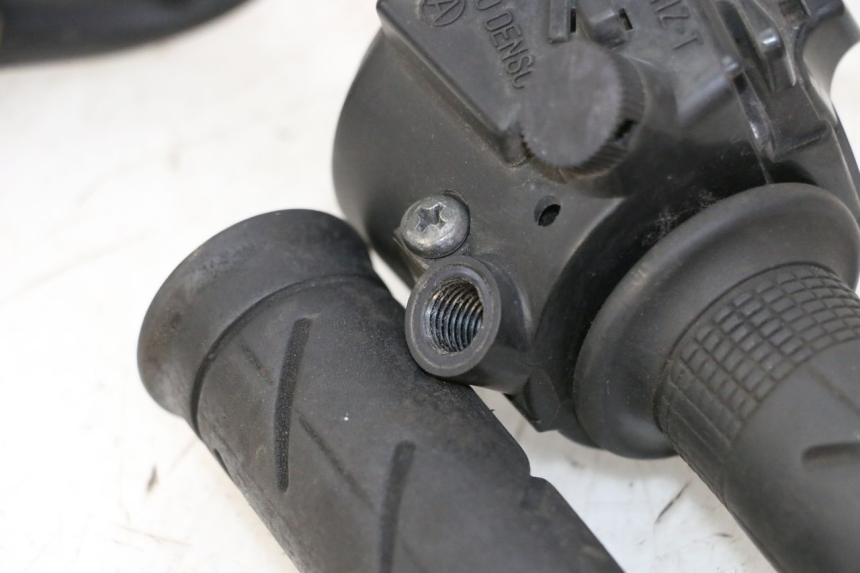 photo de COMANDO DIREITO HONDA FES S-WING SWING ABS 125 (2007 - 2015) - Zoom do estado de desgaste