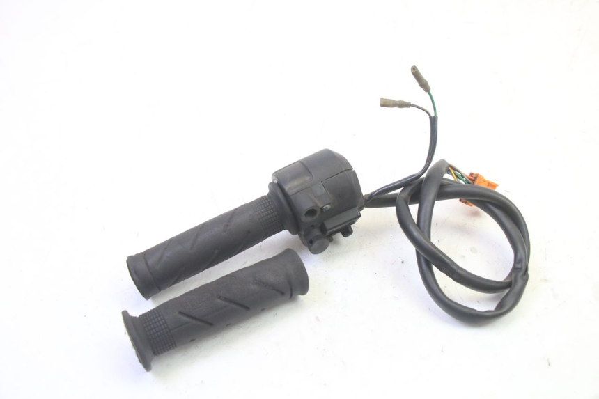 photo de COMANDO DIREITO HONDA FES S-WING SWING ABS 125 (2007 - 2015) - Ampliação técnica