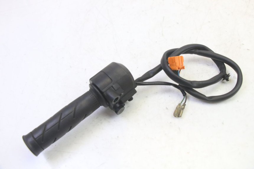 photo de COMANDO DIREITO HONDA FES S-WING SWING ABS 125 (2007 - 2015) - Outro ângulo de visão