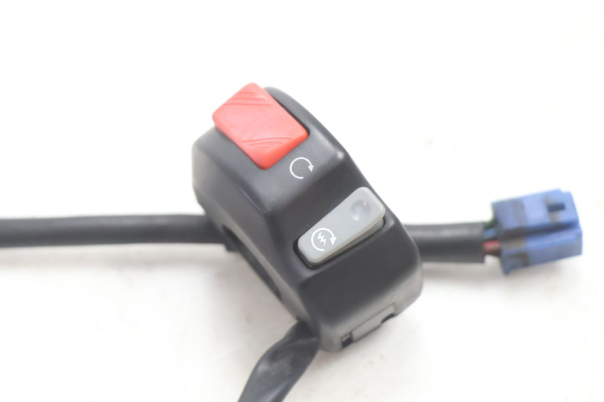 photo de COMUTADOR DIREITO YAMAHA FJR 1300 (2001 - 2005) - Detalhe da peça
