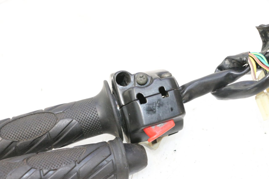 photo de COMUTADOR DIREITO KEEWAY FOCUS 50 (2006 - 2009) - Outro ângulo de visão