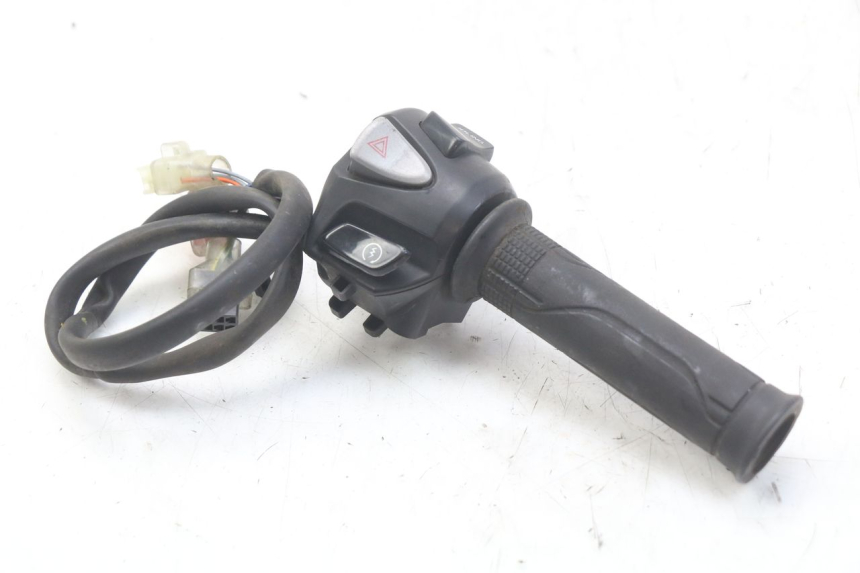 photo de COMANDO DIREITO HONDA FORZA 125 (2015 - 2016) - Detalhe da peça