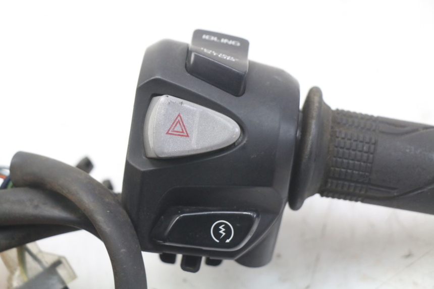 photo de COMANDO DIREITO HONDA FORZA 125 (2015 - 2016) - Zoom do estado de desgaste