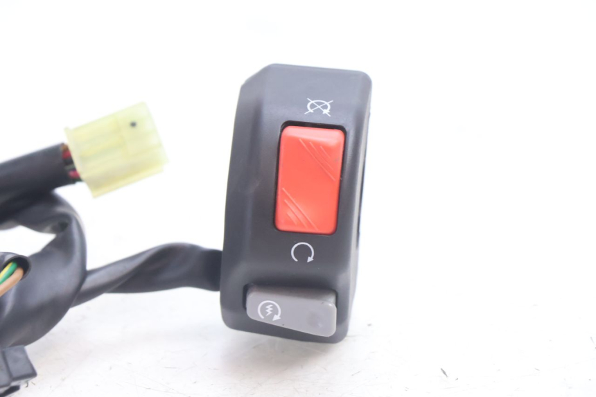 photo de COMANDO DIREITO YAMAHA FZ8 800 (2010 - 2016) - Detalhe da peça