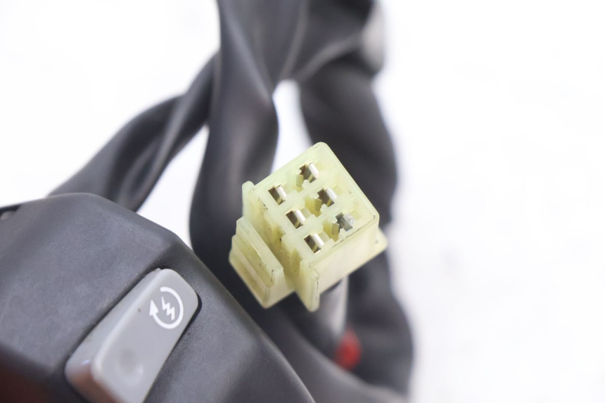 photo de COMANDO DIREITO YAMAHA FZ8 800 (2010 - 2016) - Pontos de fixação