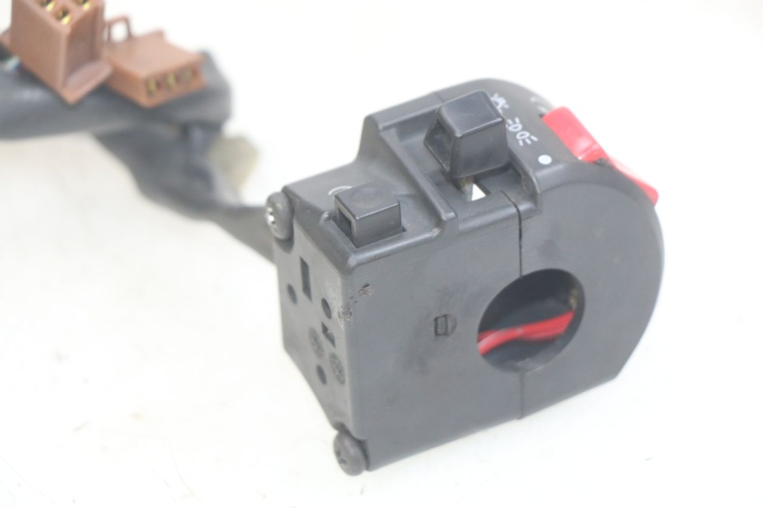 photo de COMANDO DIREITO YAMAHA FZS FAZER 600 (1998 - 2001) - Zoom do estado de desgaste