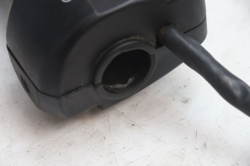 photo de COMUTADOR DIREITO VASTRO GP 2T 50 (2013 - 2017) - Pontos de fixação