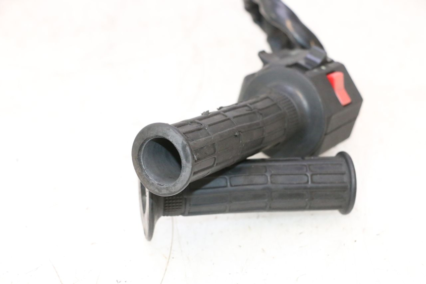 photo de COMUTADOR DIREITO KAWASAKI GPX F ZX750F 750 (1986 - 1990) - Outro ângulo de visão