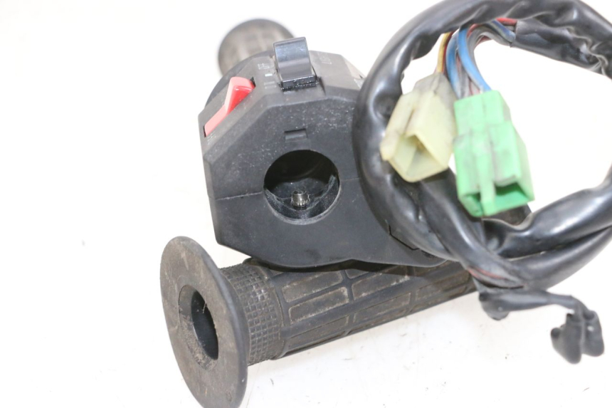 photo de COMANDO DIREITO KAWASAKI GPX R WARBIRD 600 (1988 - 1993) - Zoom do estado de desgaste