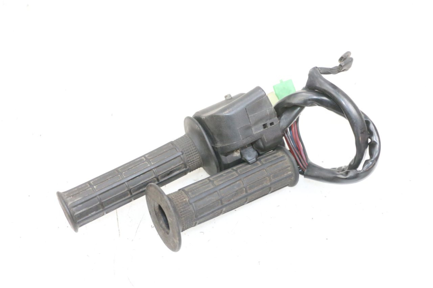 photo de COMANDO DIREITO KAWASAKI GPX R WARBIRD 600 (1988 - 1993) - Outro ângulo de visão