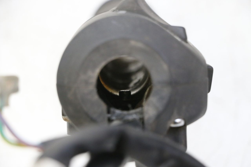 photo de COMANDO DIREITO KYMCO GRAND DINK 125 (2008 - 2014) - Estado da superfície
