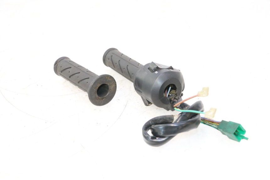 photo de COMANDO DIREITO KYMCO GRAND DINK 125 (2008 - 2014) - Pontos de fixação