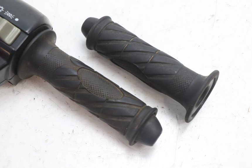 photo de COMANDO DIREITO TNT MOTOR GRIDO 2T 50 (2010 - 2019) - Zoom do estado de desgaste