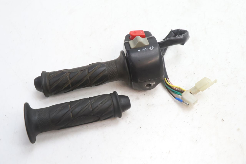 photo de COMANDO DIREITO TNT MOTOR GRIDO 2T 50 (2010 - 2019) - Outro ângulo de visão
