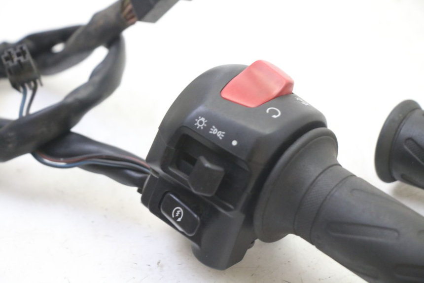 photo de COMANDO DIREITO SUZUKI GS GSE 500 (2001 - 2003) - Detalhe da peça