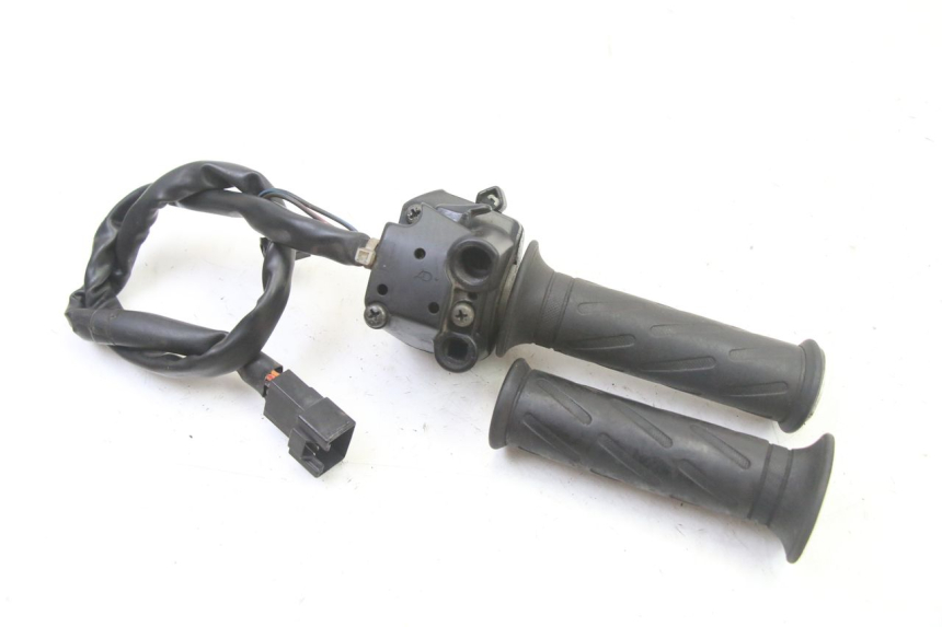 photo de COMANDO DIREITO SUZUKI GS GSE 500 (2001 - 2003) - Pontos de fixação