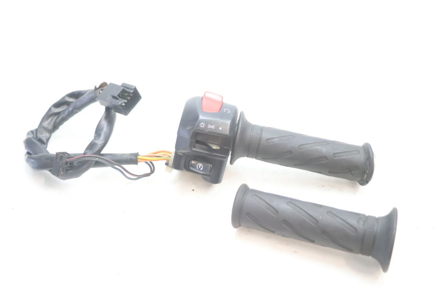 photo de COMUTADOR DIREITO SUZUKI GSF N BANDIT 1200 (2001 - 2005) - Vista principal