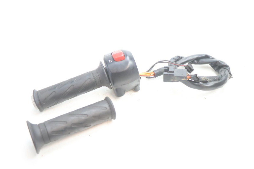photo de COMUTADOR DIREITO SUZUKI GSF N BANDIT 1200 (2001 - 2005) - Outro ângulo de visão