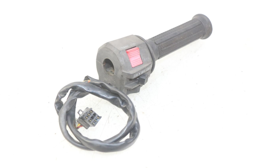 photo de COMANDO DIREITO SUZUKI GSX-F GSX  F 1100 (1988 - 1994) - Zoom do estado de desgaste