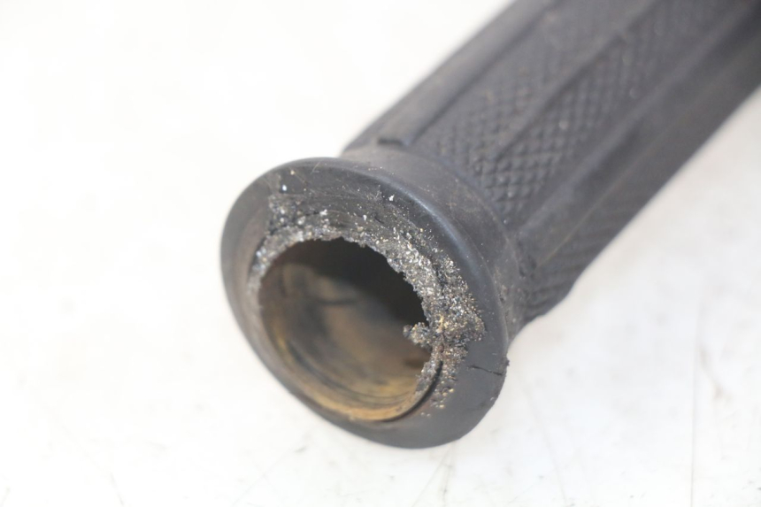 photo de COMANDO DIREITO SUZUKI GSX-F GSX  F 1100 (1988 - 1994) - Estado da superfície