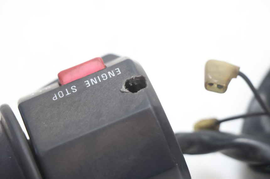 photo de COMUTADOR DIREITO SUZUKI GSX F GSXF 750 (1988 - 1998) - Estado da superfície