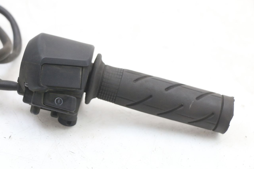 photo de COMANDO DIREITO HONDA FES S-WING SWING 125 (2007 - 2015) - Detalhe da peça
