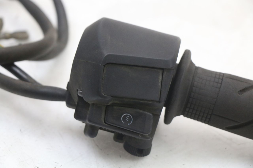 photo de COMANDO DIREITO HONDA FES S-WING SWING 125 (2007 - 2015) - Zoom do estado de desgaste