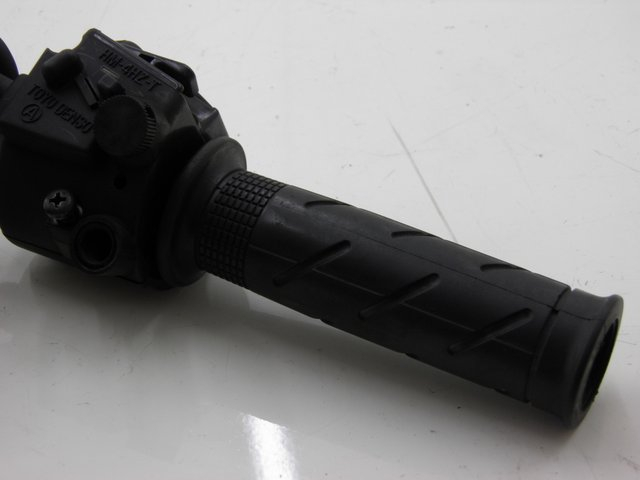 photo de COMANDO DIREITO HONDA FES S-WING SWING 125 (2007 - 2015) - Detalhe da peça