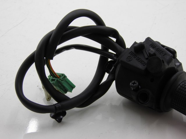 photo de COMANDO DIREITO HONDA FES S-WING SWING 125 (2007 - 2015) - Zoom do estado de desgaste