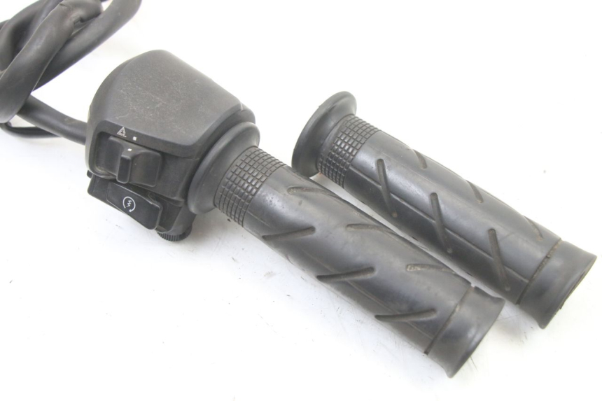 photo de COMANDO DIREITO HONDA FES S-WING SWING ABS 125 (2007 - 2015) - Detalhe da peça
