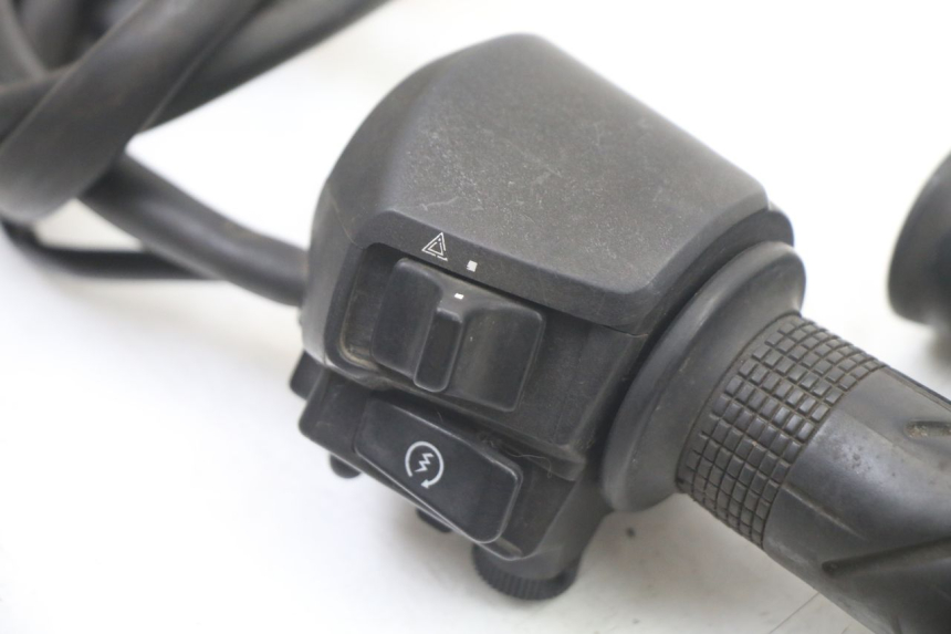 photo de COMANDO DIREITO HONDA FES S-WING SWING ABS 125 (2007 - 2015) - Zoom do estado de desgaste
