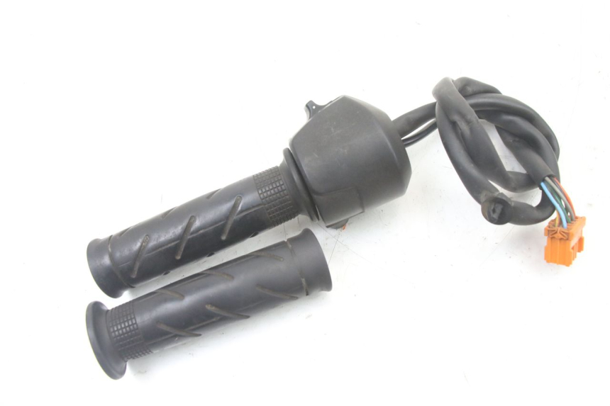 photo de COMANDO DIREITO HONDA FES S-WING SWING ABS 125 (2007 - 2015) - Outro ângulo de visão