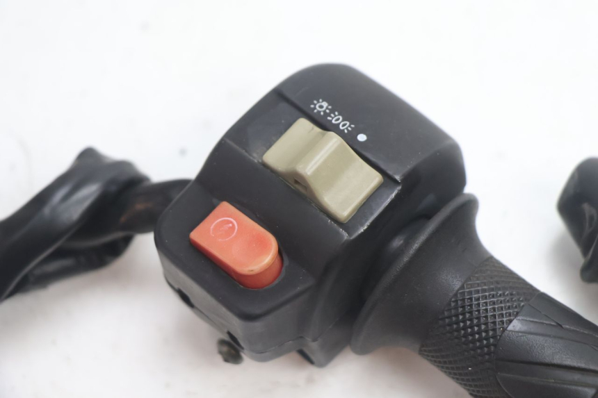 photo de COMANDO DIREITO KEEWAY HURRICANE 50 (2006 - 2019) - Detalhe da peça