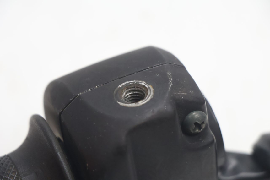 photo de COMANDO DIREITO KEEWAY HURRICANE 50 (2006 - 2019) - Pontos de fixação