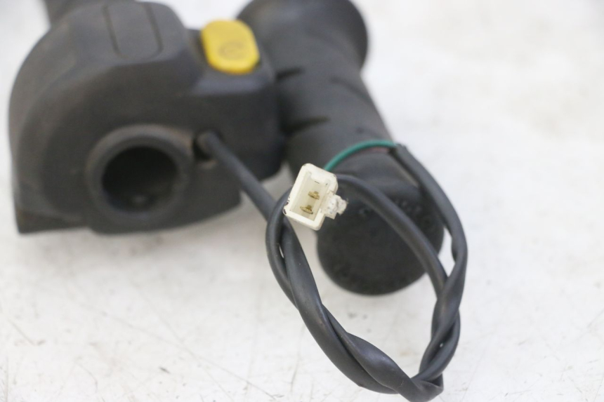 photo de COMANDO DIREITO PEUGEOT JET FORCE CARBU 50 (2003 - 2016) - Detalhe da peça