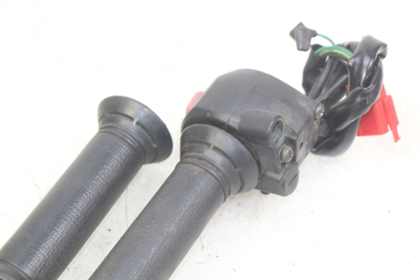 photo de COMANDO DIREITO SYM JET SPORT XR 50 (2006 - 2015) - Detalhe da peça