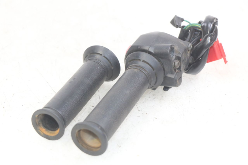 photo de COMANDO DIREITO SYM JET SPORT XR 50 (2006 - 2015) - Zoom do estado de desgaste