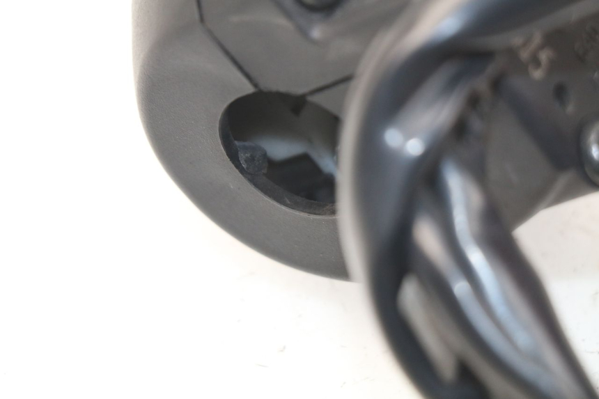photo de COMANDO DIREITO SYM JOYMAX 250 (2013 - 2017) - Detalhe da peça