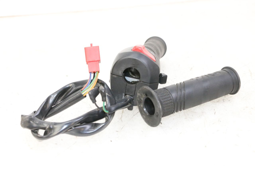 photo de COMANDO DIREITO SYM JOYMAX 125 (2010 - 2017) - Detalhe da peça