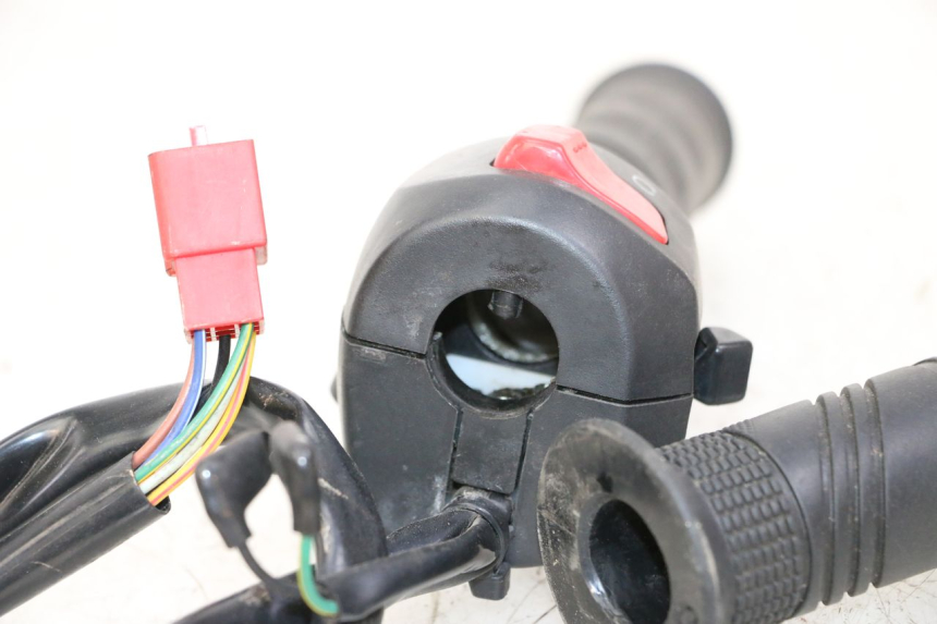 photo de COMANDO DIREITO SYM JOYMAX 125 (2010 - 2017) - Zoom do estado de desgaste