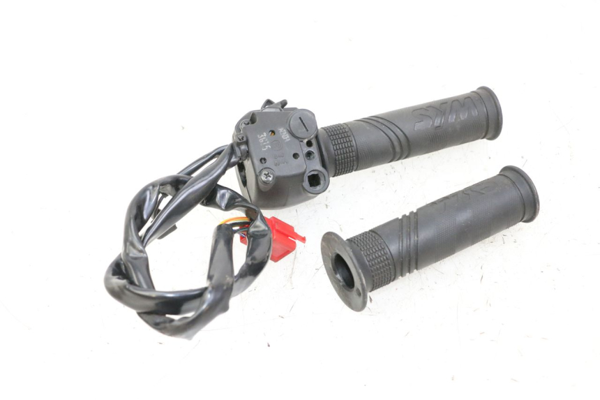photo de COMANDO DIREITO SYM JOYMAX 125 (2010 - 2017) - Outro ângulo de visão
