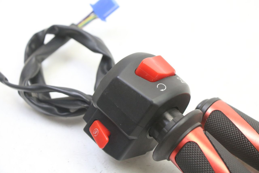 photo de COMANDO DIREITO KIDEN KD125-G 125 (2018 - 2022) - Zoom do estado de desgaste