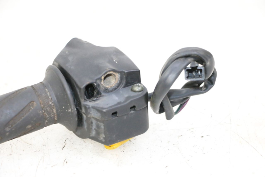 photo de COMANDO DIREITO PEUGEOT KISBEE 2T 50 (2010 - 2017) - Zoom do estado de desgaste